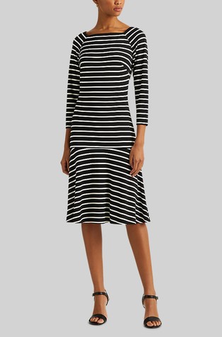 Prugasta haljina spuštenog struka