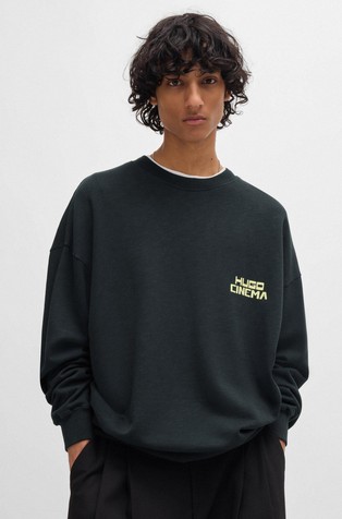 Pamučni pulover s otiskom straga