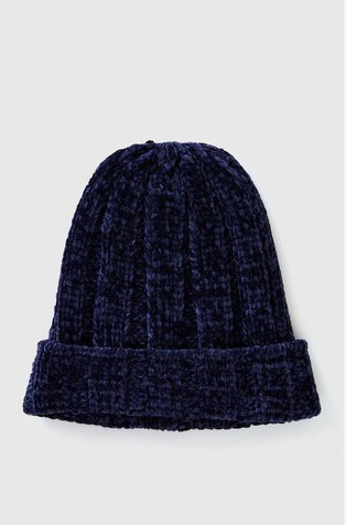 Pletena kapa u izgledu velura