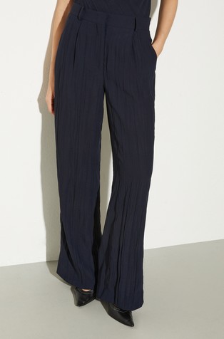 Crinkled envers-satin trousers