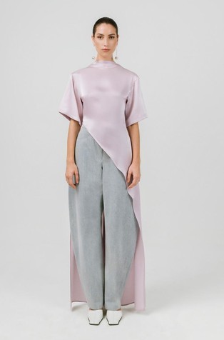 Izakova x lunilou Valerija asymmetric T-shirt in saitn