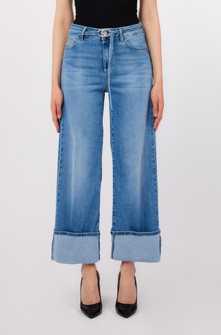 Cropped jeans with turn-ups