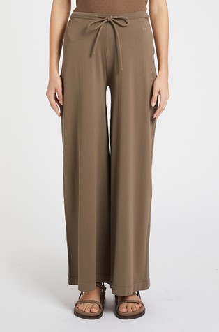 Monochrome pletene hlače sa širokim nogavicama