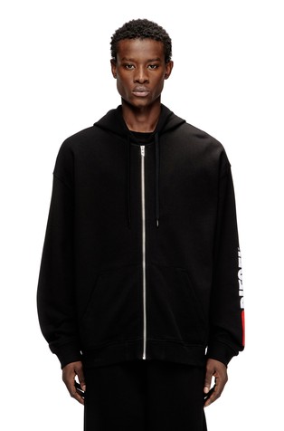 Pulover s kapuljačom i logotipom