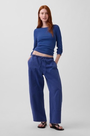 Ženske hlače sa zakrpom na koljenima