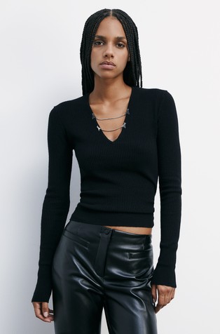 Essential pripijen pleten pulover s ukrasnim lančićima