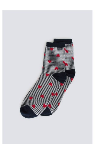 Prugaste čarape sa srcima