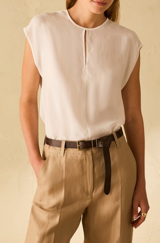 Flowing fabric blouse