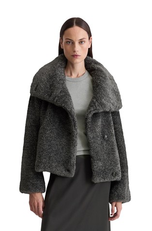 Jakna od umjetnog krzna