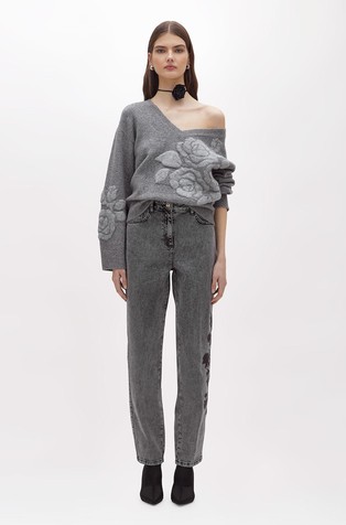 Pleten pulover sa žakard uzorkom ruža