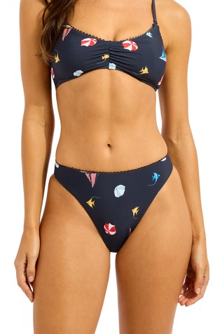 Beachclub Bikini Bottom