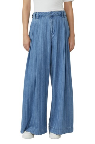 Jeans hlače s naborima i vrlo širokim nogavicama