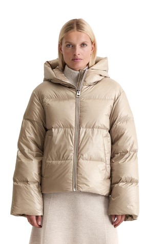 Kratka jakna punjena paperjem s kapuljačom