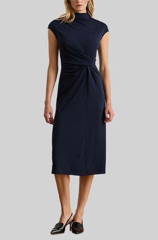 Haljina od jerseya s uvijenim detaljem