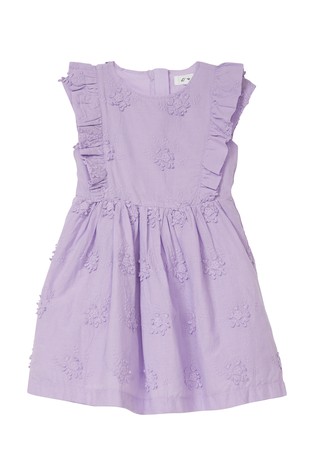 Kratka haljina s cvjetnim vezovima i volanima