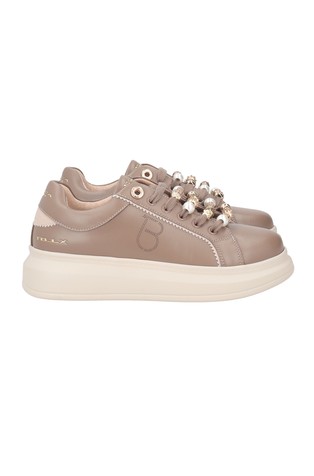 Chic leather sneakers with charms