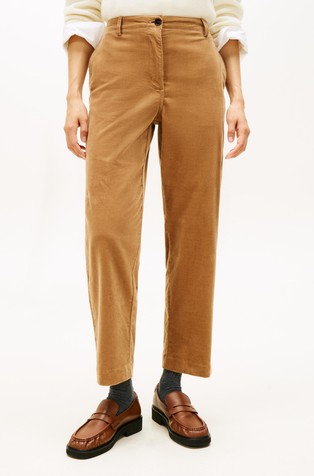 Slim fit baršunaste hlače s ravnim nogavicama