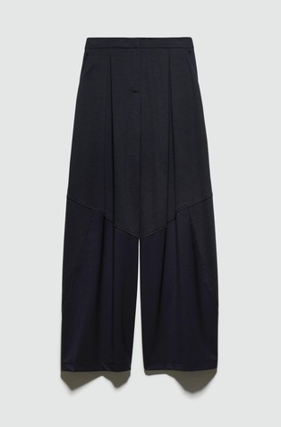 Široke hlače od kombinacije tkanina s naborima