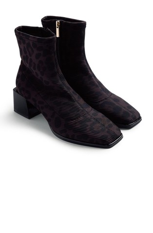 Ribbed leopard-print booties