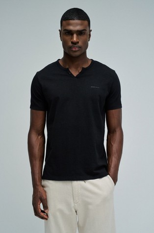 Logo majica s henley ovratnikom