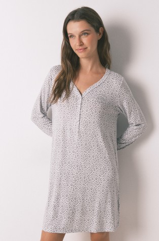 Spavaćica sa životinjskim uzorkom