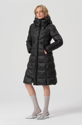 Duga prošivena jakna s kapuljačom i logo trakama