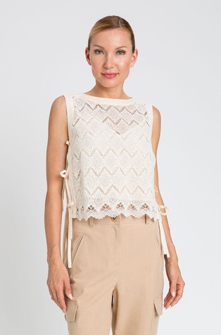 Top od makramé čipke