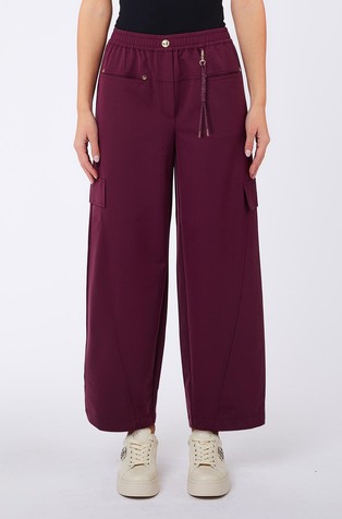 Oversized trousers with charm