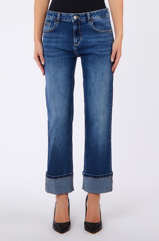 Straight fit jeans with turn up