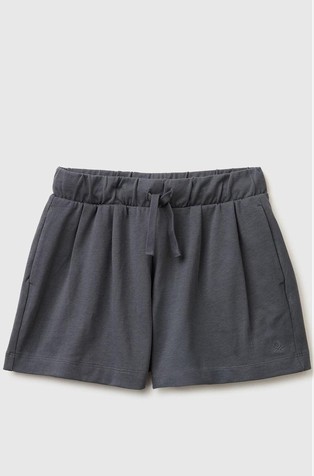 Bermuda shorts with drawstring and pleats