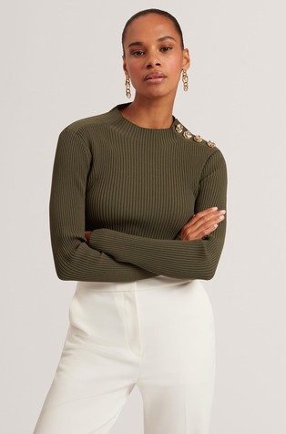 Pleten pulover s ukrasnim gumbima