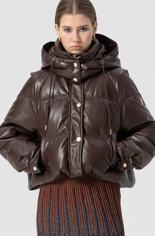 Kratka prošivena jakna od umjetne kože s kapuljačom