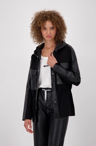 Jakna s kapuljačom i kontrastnim detaljima