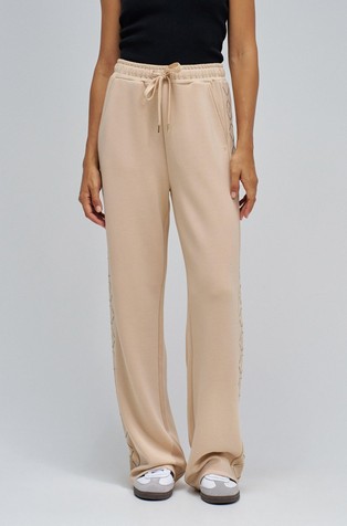 Donji dio trenirke s logotipima od ukrasnih kamenčića