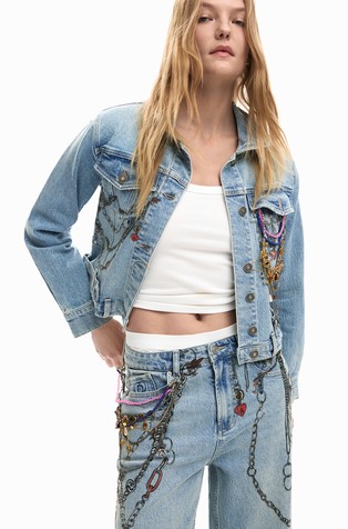 Denim jakna s printom i ukrasima