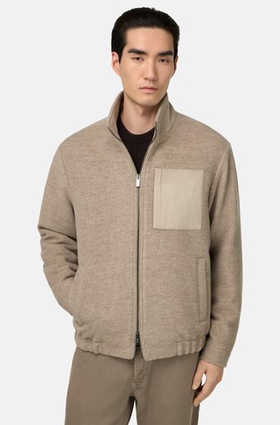 Vunena jakna s uzdignutim ovratnikom