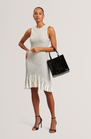 Kratka pletena haljina s prozirnim uzorkom