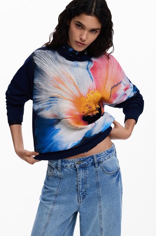 Pulover s otisnutim velikim cvijetom