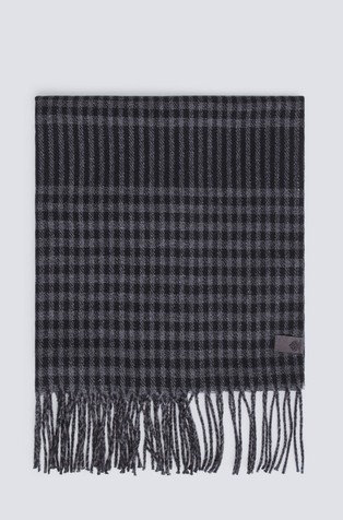 Pleten šal s mini kariranim uzorkom