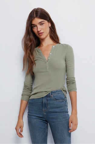 Long-sleeved Henley t-shirt