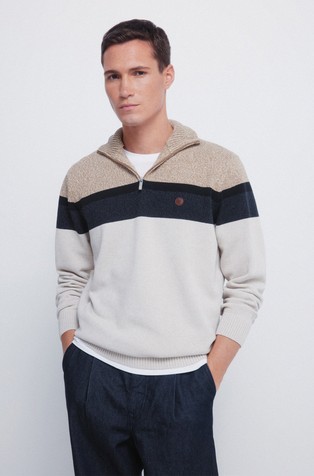 Pleten pulover raznobojnih blokova s djelomičnim patentnim zatvaračem