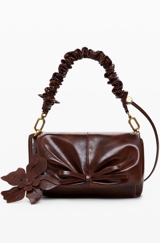 Torbica od sjajne umjetne kože s mašnom