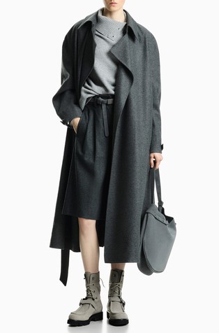 Water-repellent flannel-coated coat