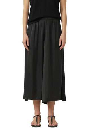 Culotte hlače s iznimno širokim nogavicama i zgužvanim izgledom