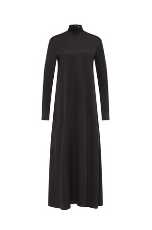 Duga haljina s visokim ovratnikom