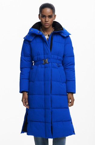 Duga prošivena jakna s remenom