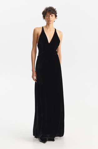 Duga haljina od velura s otkrivenim leđima