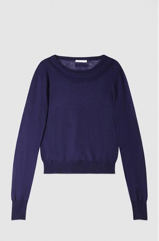 Pleten vuneni pulover s čamac izrezom