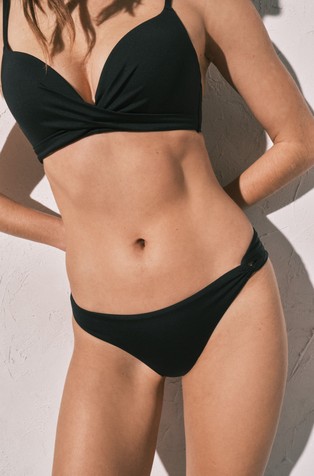 Donji dio kupaćeg kostima s uvijenim detaljem