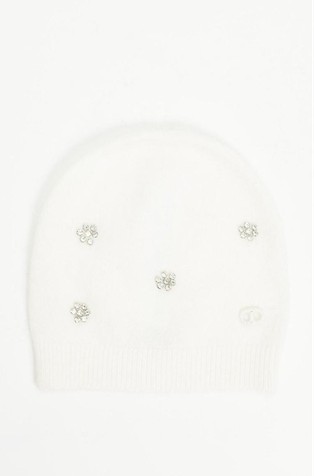 Pletena kapa s ukrasnim kamenčićima